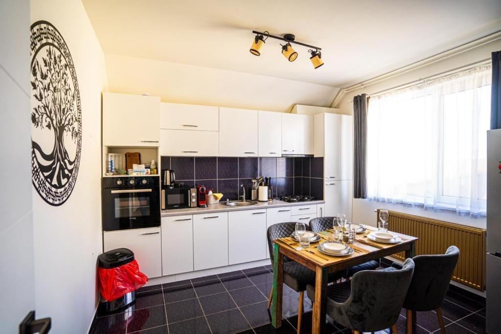 N & G Apartments Rîşnov Eksteriør billede